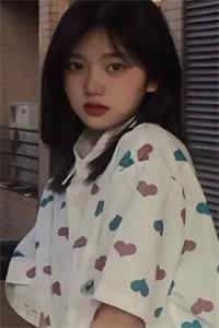 病弱美人在末世抽卡搞基建