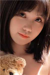 她行動自如想